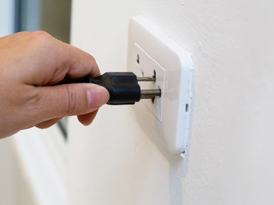 Como as chuvas de verão aumentam o risco de danos elétricos